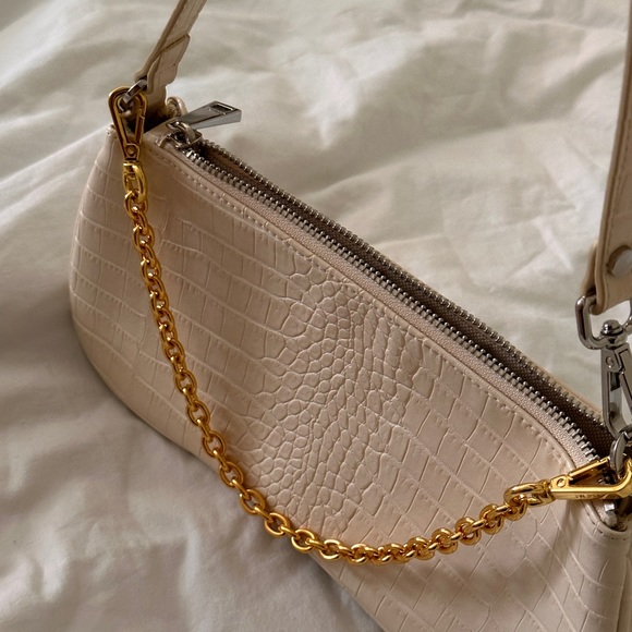 JW PEI Shoulder Bag — Ivory | Vegan Leather | *Removable Pearls and Gold Chain - Picture 7 of 11